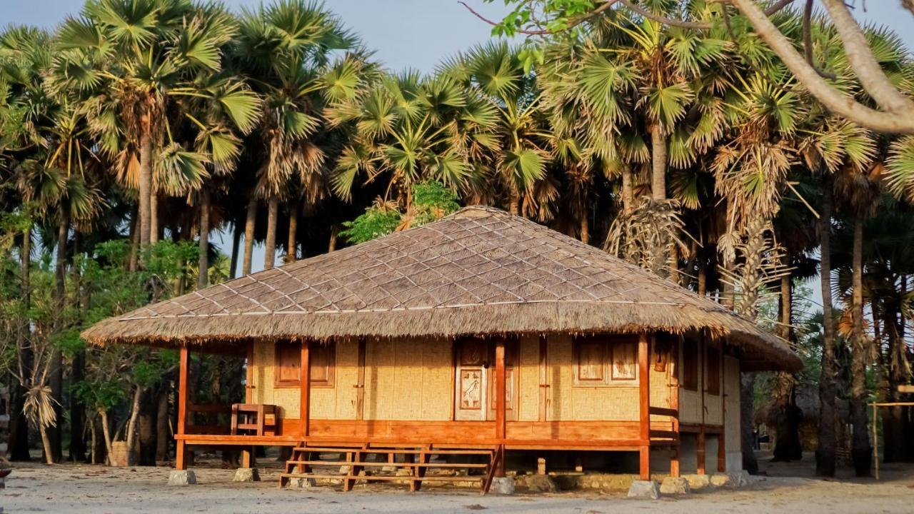 Costa Beach Resort & Club Waingapu Exterior photo